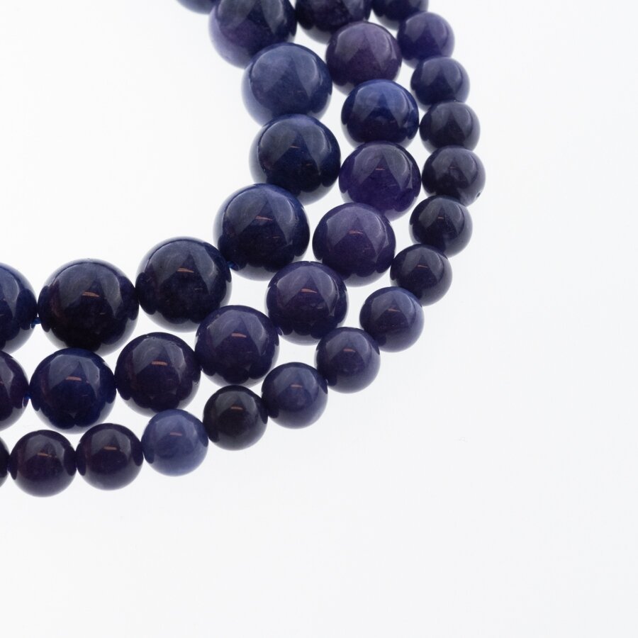 Kinų baltas žadeitas, natūralus, dažytas, apvali forma, tamsiai violetinė spalva, 37-39 cm/gija, 6, 8, 10, 12 mm Kinų baltas žadeitas, natūralus, dažytas, apvali forma, tamsiai violetinė spalva, 37-39 cm/gija, 6, 8, 10, 12 mm