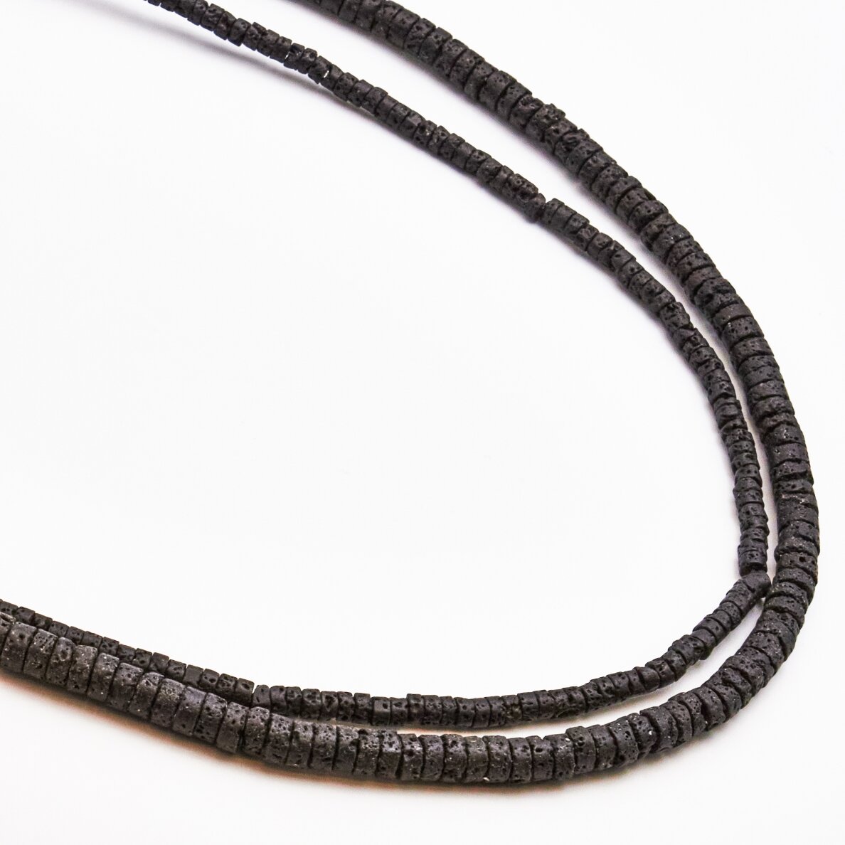 Lava, natūralus, AB kokybė, juoda spalva, 37-39 cm/gija, 6x3 mm Lava, natūralus, AB kokybė, juoda spalva, 37-39 cm/gija, 6x3 mm