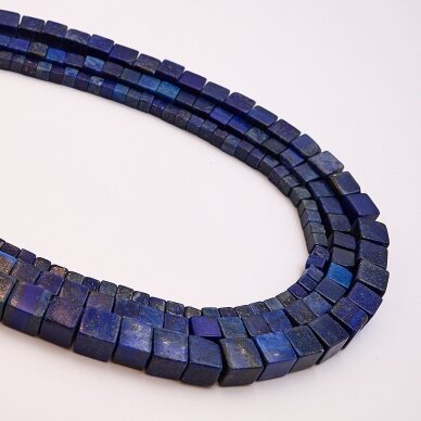 Lazuritas, natūralus, B kokybė, kubo  forma, 37-39 cm/gija, 8x8 mm