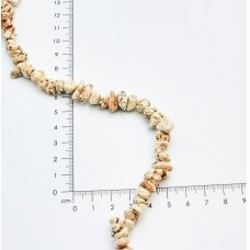 Magnezitas, Nestandartinė forma, Kreminė, 37-40 cm/gija, storis iki 5mm Magnezitas, Nestandartinė forma, Kreminė, 37-40 cm/gija, storis iki 5mm