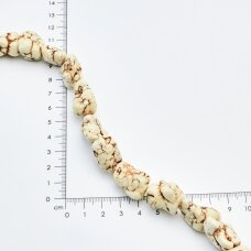 Magnezitas, Nestandartinė forma, Kreminė, 37-40 cm/gija, storis iki 5mm Magnezitas, Nestandartinė forma, Kreminė, 37-40 cm/gija, storis iki 5mm