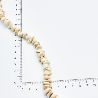 Magnezitas, Nestandartinė forma, Kreminė, 37-40 cm/gija, storis iki 5mm