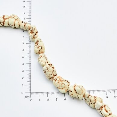 Magnezitas, Nestandartinė forma, Kreminė, 37-40 cm/gija, storis iki 5mm