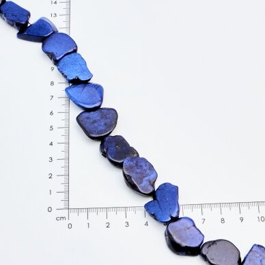 Magnezitas, Nestandartinė forma, Mėlyna, 37-40 cm/gija, storis iki 5mm Magnezitas, Nestandartinė forma, Mėlyna, 37-40 cm/gija, storis iki 5mm