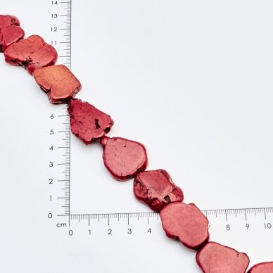 Magnezitas, Nestandartinė forma, Raudona, 37-40 cm/gija, storis iki 5mm Magnezitas, Nestandartinė forma, Raudona, 37-40 cm/gija, storis iki 5mm