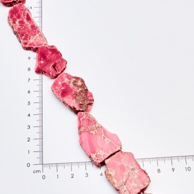 Magnezitas, Nestandartinė forma, Rožinė, 37-40 cm/gija, storis iki 5mm Magnezitas, Nestandartinė forma, Rožinė, 37-40 cm/gija, storis iki 5mm