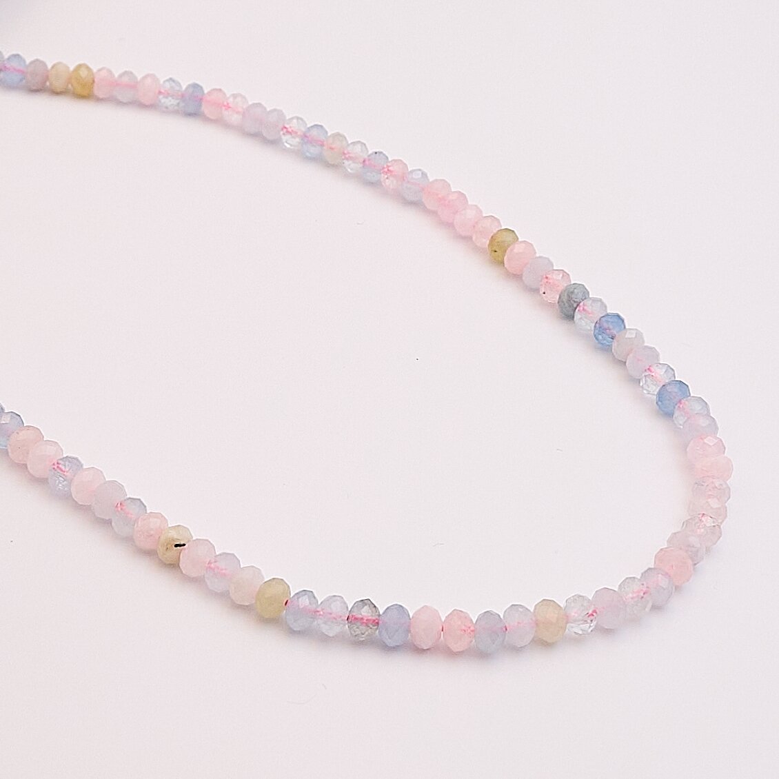 Morganitas, natūralus, B kokybė, briaunuotas, abacus rondelės forma, 37-39 cm/gija, 6x4 mm Morganitas, natūralus, B kokybė, briaunuotas, abacus rondelės forma, 37-39 cm/gija, 6x4 mm
