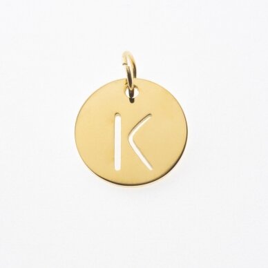 Nerūdijančio plieno pakabukas raidė 'K', paauksuotas, auksinė spalva, diametras-12 mm, skylės dydis-4 mm