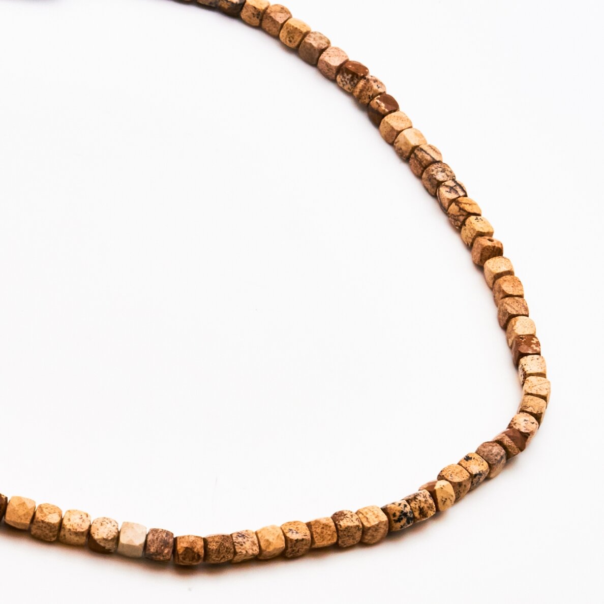 Picture Jasper, natural, AB quality, faceted, cube shape, 39-40 cm/strand, 6 mm Picture Jasper, natural, AB quality, faceted, cube shape, 39-40 cm/strand, 6 mm