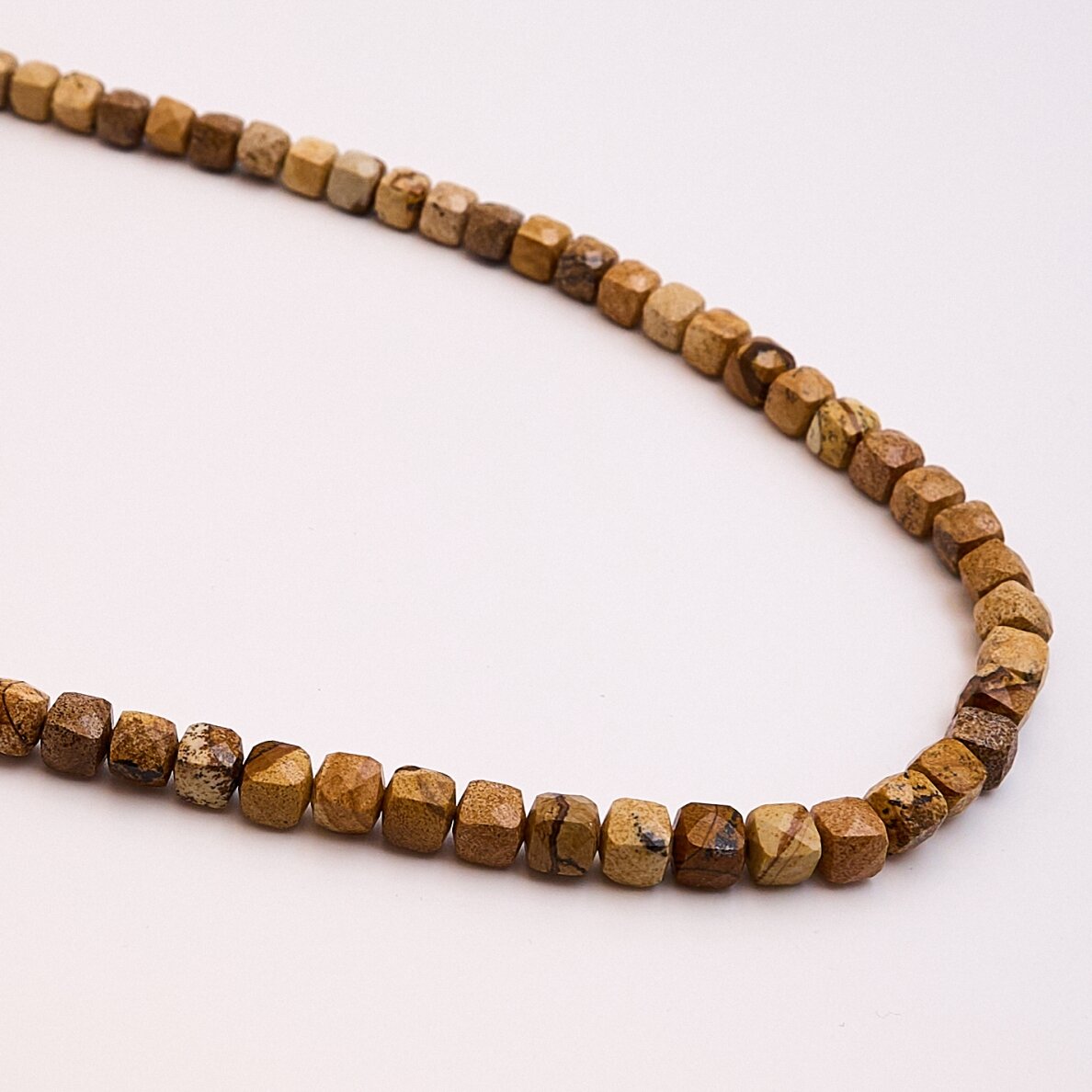 Picture Jasper, natural, AB quality, faceted, cube shape, 39-40 cm/strand, 6 mm Picture Jasper, natural, AB quality, faceted, cube shape, 39-40 cm/strand, 6 mm