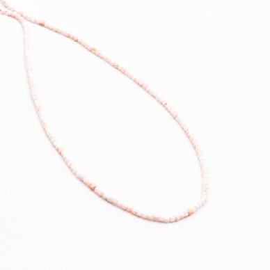 Queen Conch Shell, natural, B quality, faceted, cube bead, 37-39 cm/string, 2 mm Queen Conch Shell, natural, B quality, faceted, cube bead, 37-39 cm/string, 2 mm