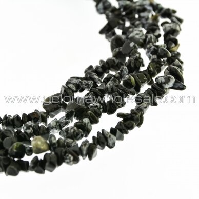 Snaiginis obsidianas, natūralus, AB kokybė, skaldos forma, juodai balta spalva, 80-83 cm/gija, apie 5-8 mm