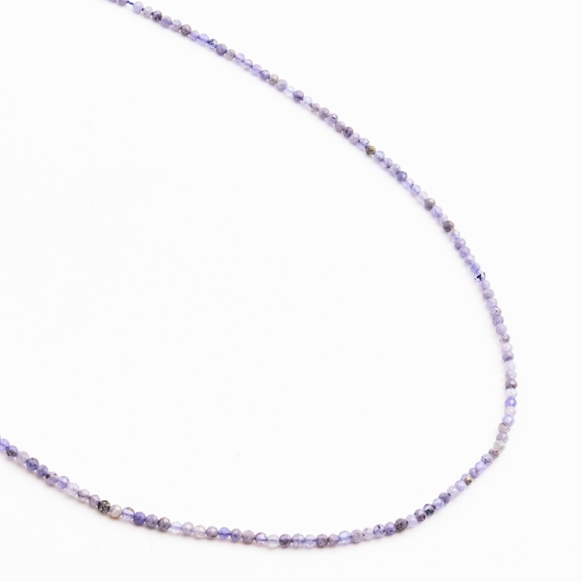 Tanzanitas, natūralus, BC kokybė, briaunuotas, apvali forma, 37-39 cm/gija, 2 mm Tanzanitas, natūralus, BC kokybė, briaunuotas, apvali forma, 37-39 cm/gija, 2 mm