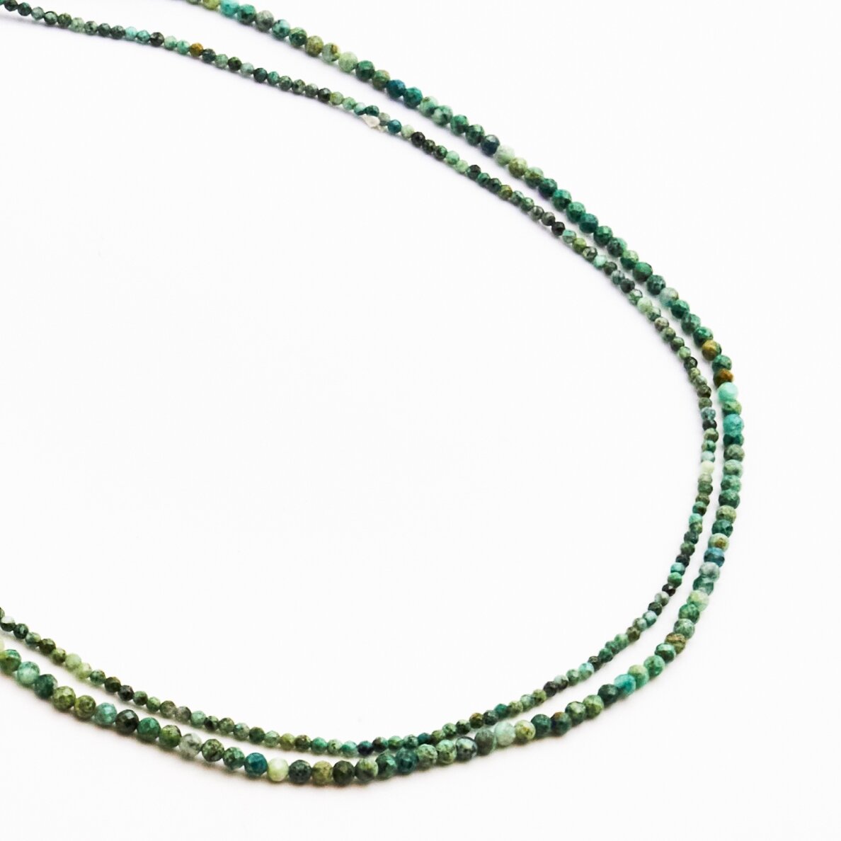 Turkis, natūralus, B kokybė, briaunuotas, apvali forma, 37-39 cm/gija, 2 mm Turkis, natūralus, B kokybė, briaunuotas, apvali forma, 37-39 cm/gija, 2 mm