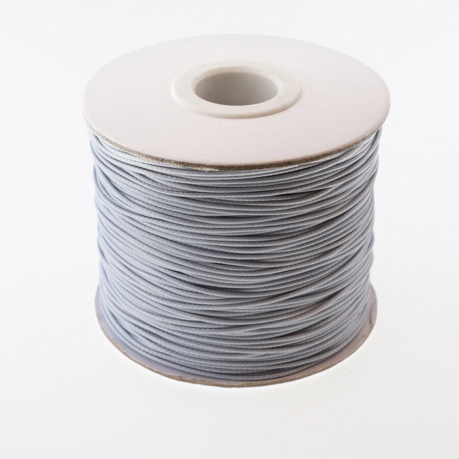 Vaškuota poliesterinė virvelė, #16 šviesiai pilka spalva, apie 180 metrų/ritė, 0.8 mm